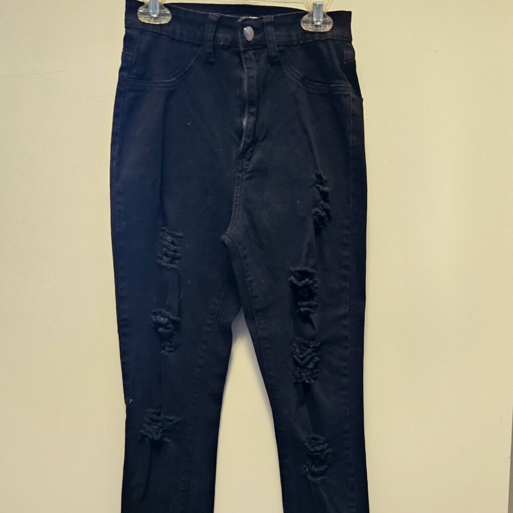 WOMENS FASHIONOVA SZ 7 SOLID BLACK SKINNY JEANS W/ RIPS